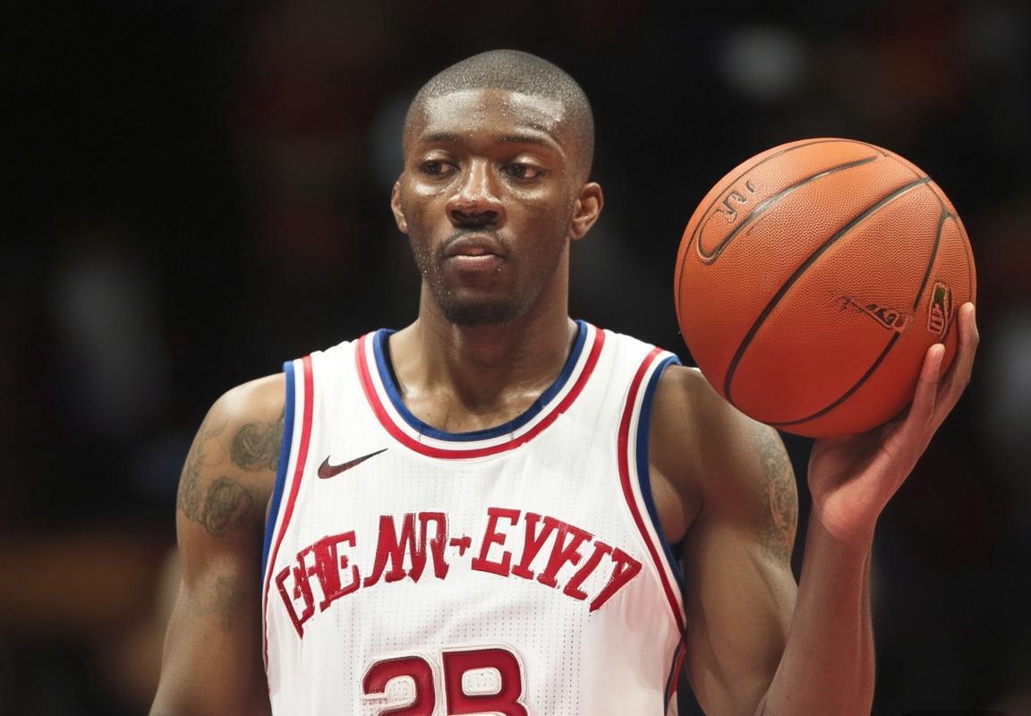 2018年NBA骑士掘金巅峰对决：精彩瞬间与战术解析(图2)